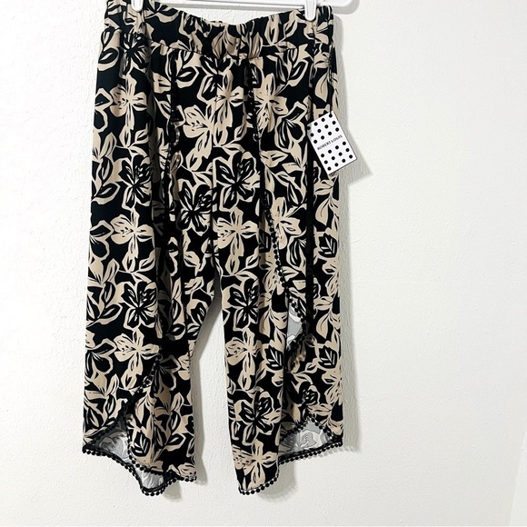 Robert Louis Women’s Large Black and Cream Floral Print Pants NWT Flowy Office - Picture 1 of 10